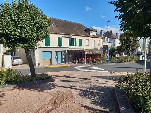 Restaurant met appartement te koop in Dompierre-sur-Besbre